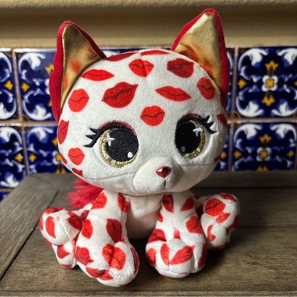 3 pc Valentine’s Day lot, Heart ornaments, Plush cat (used), and napkins - Picture 3 of 15